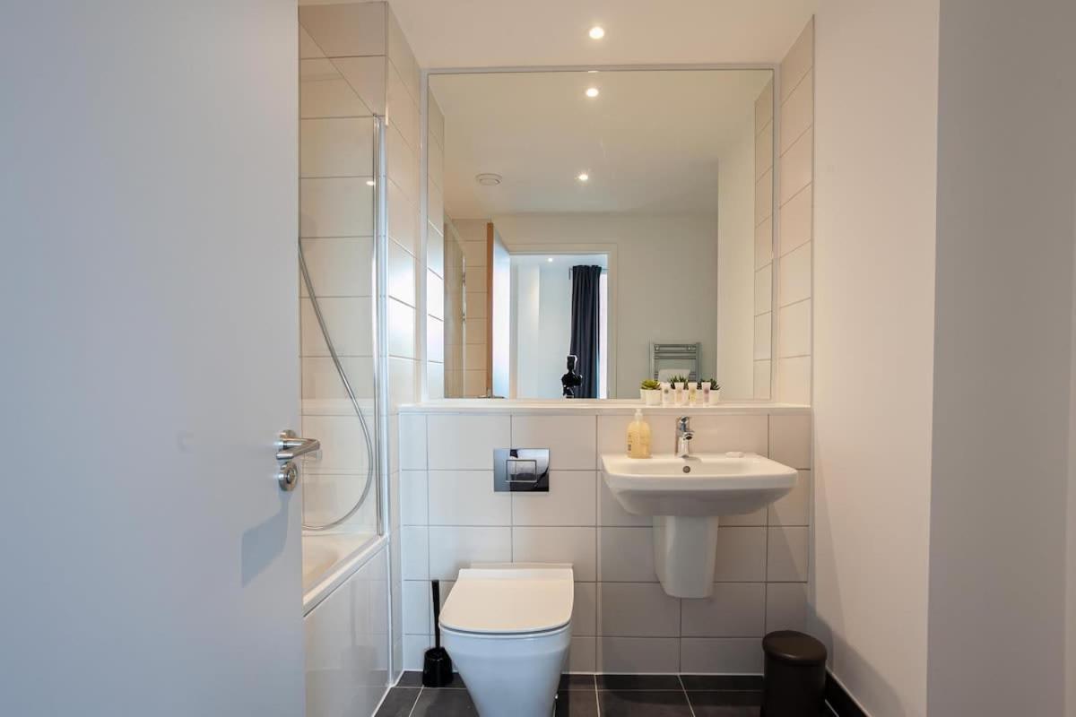 Spacious 2 Bed Apartment In Central マンチェスター エクステリア 写真