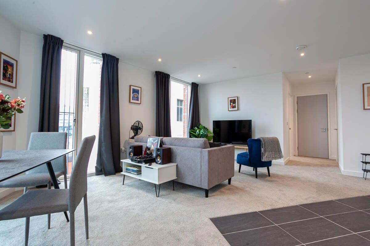Spacious 2 Bed Apartment In Central マンチェスター エクステリア 写真