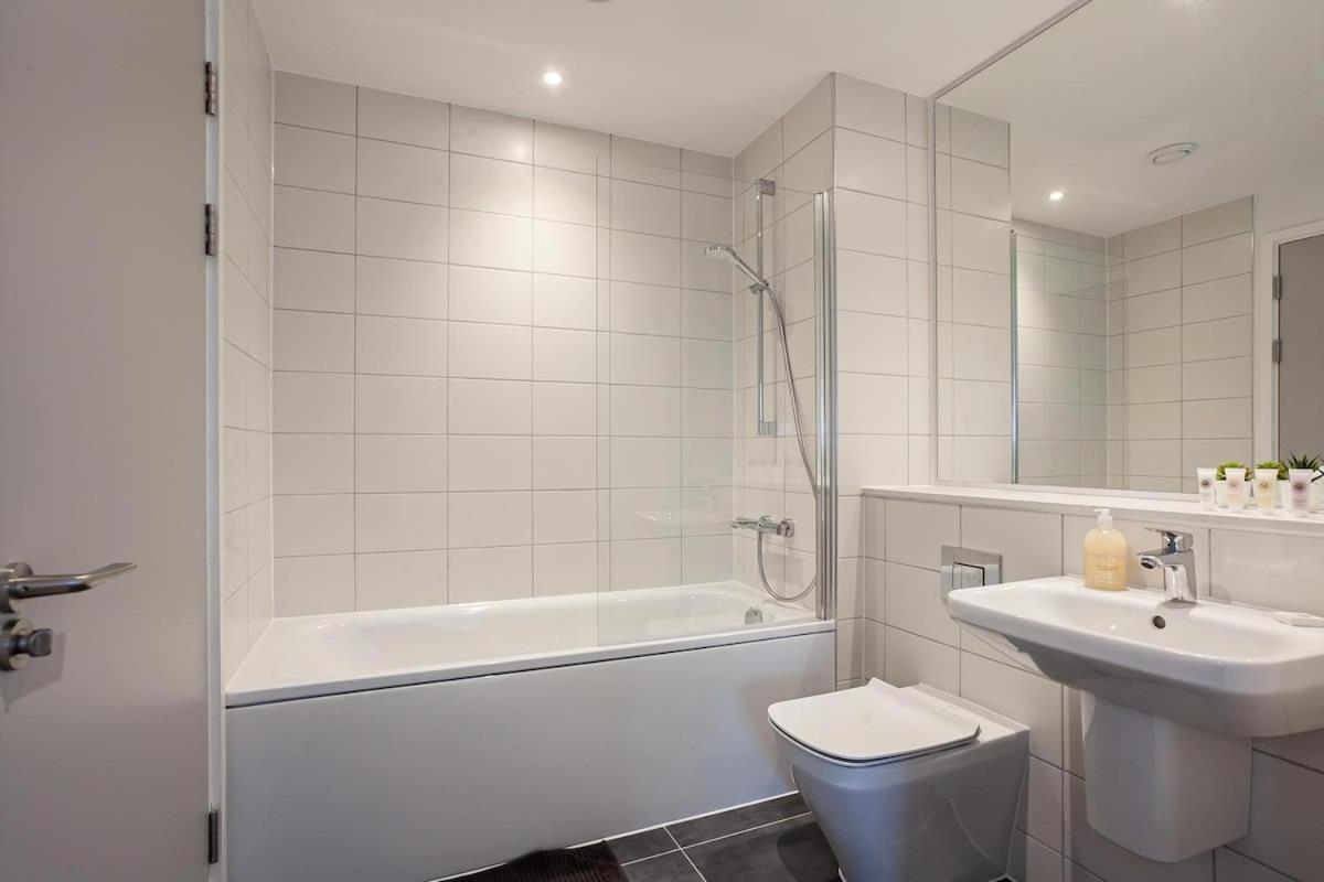 Spacious 2 Bed Apartment In Central マンチェスター エクステリア 写真