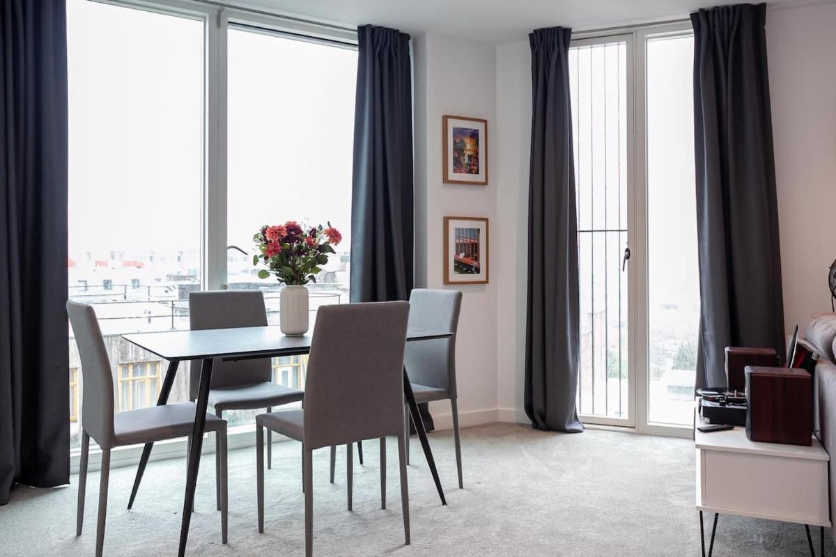 Spacious 2 Bed Apartment In Central マンチェスター エクステリア 写真